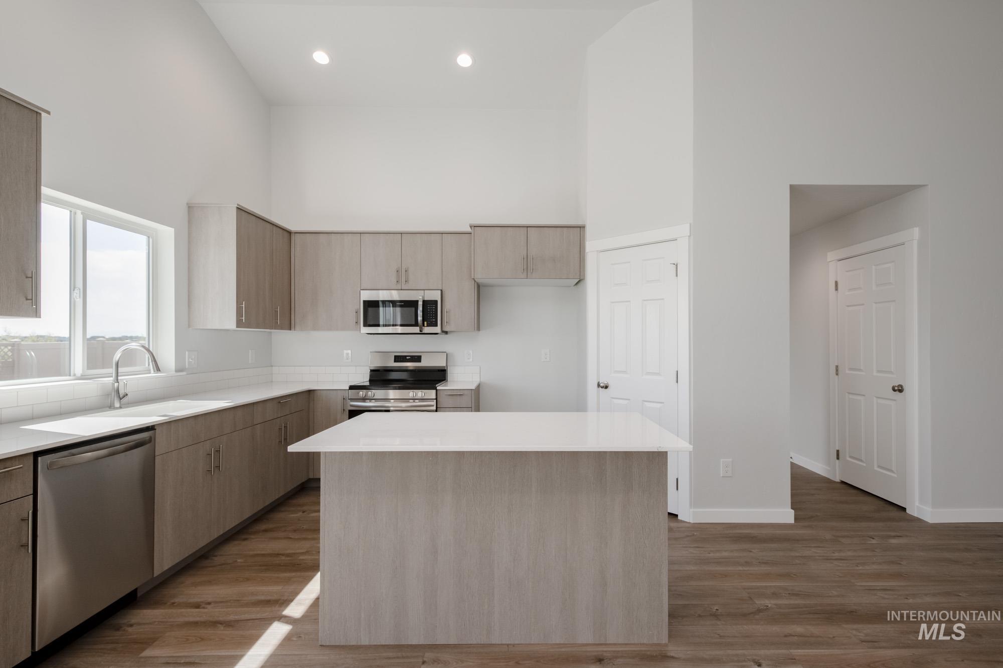 2839 E Valley Wind St