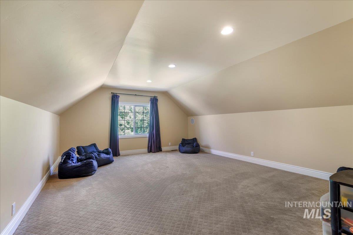 Bonus room with carpet, lofted ceiling, and recessed lighting
