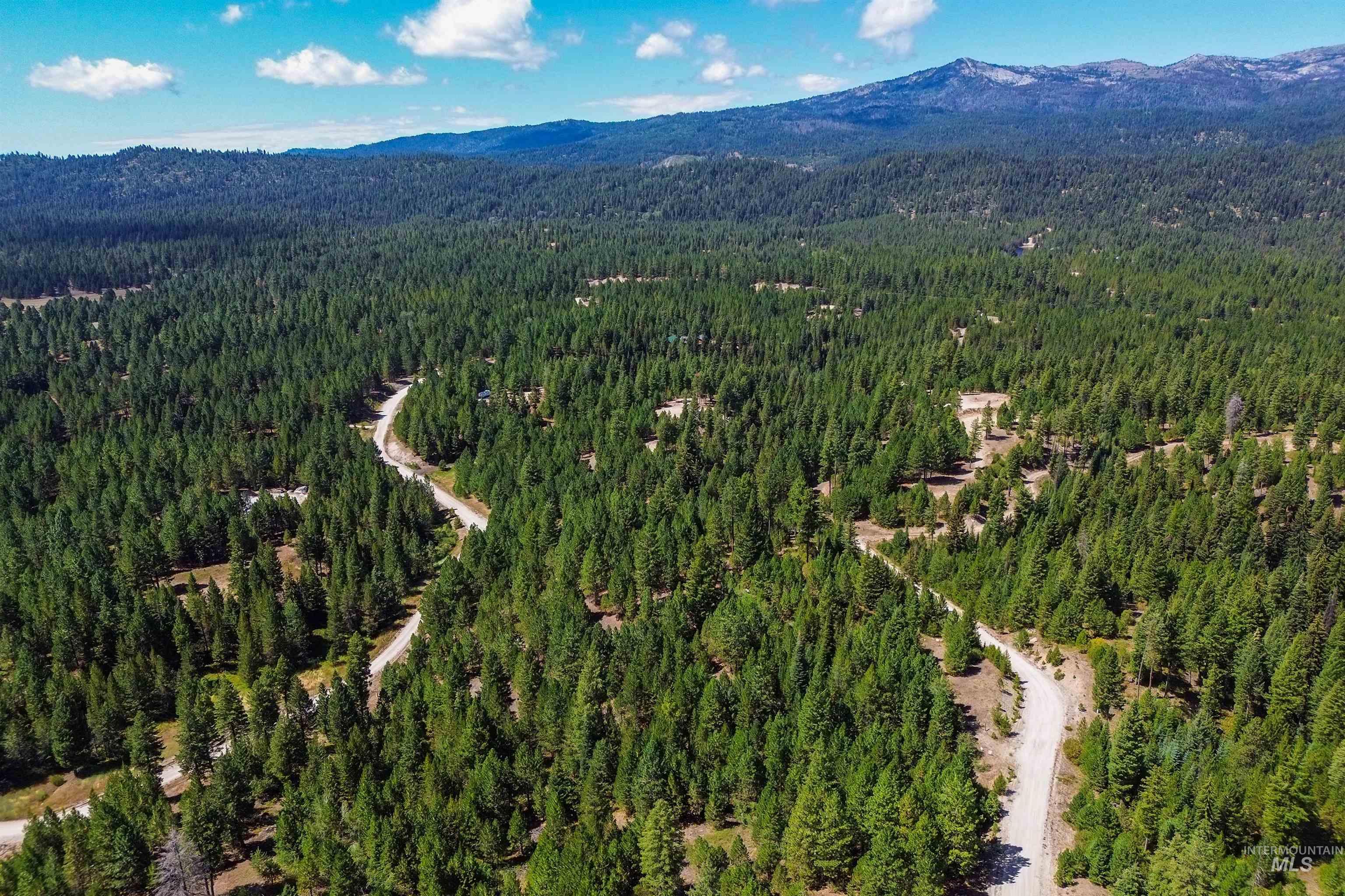 Aerial view of property's location featuring a mountainous background