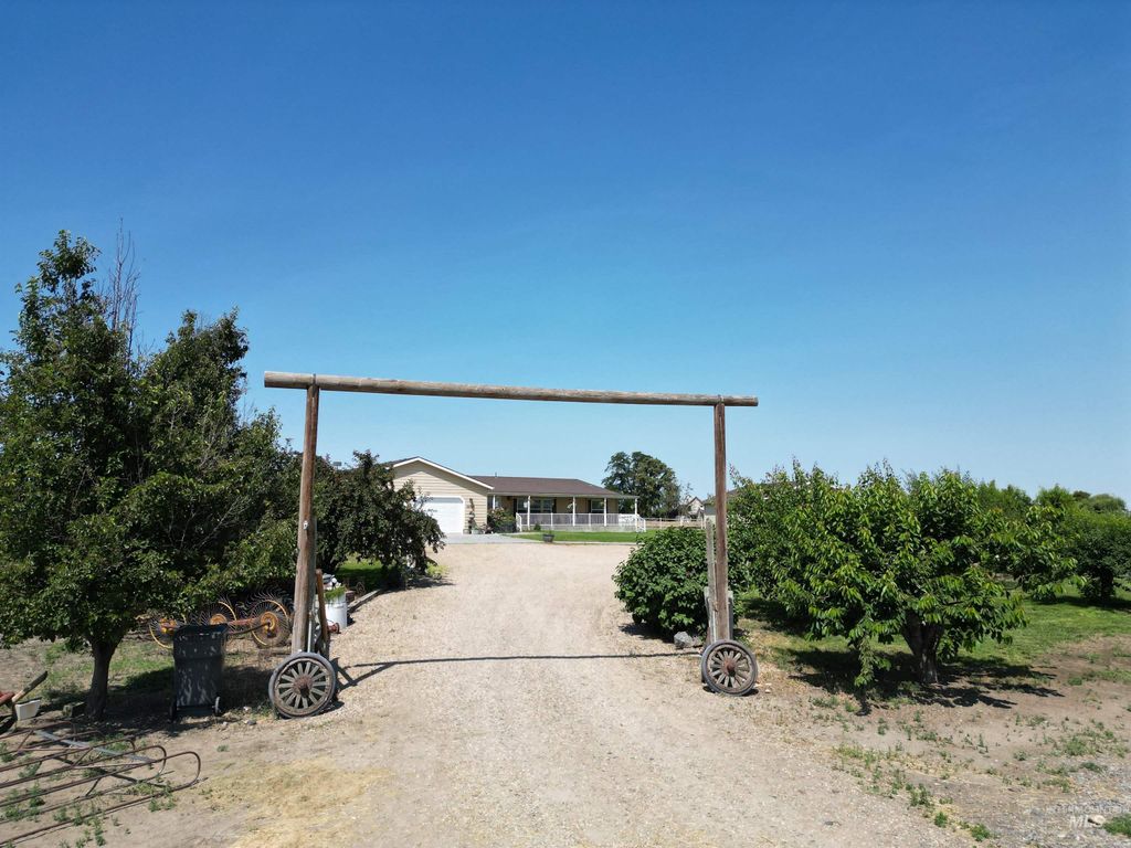 Photo of 26737 Chips Lane, Parma, ID 83660 (MLS # 98964714)
