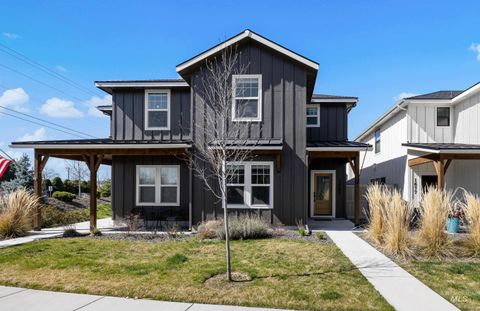Photo of 1685 E Cutgrass Ln, Eagle, ID 83616 (MLS # 98978965)