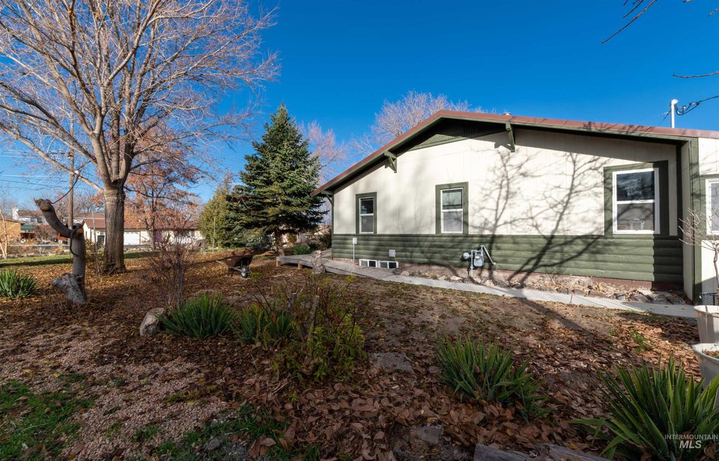 Photo of 408 Clear Lakes, Buhl, ID 83316 (MLS # 98968624)