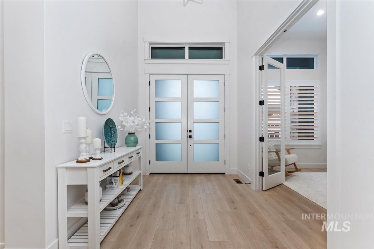 207 S Eagles Roost Way