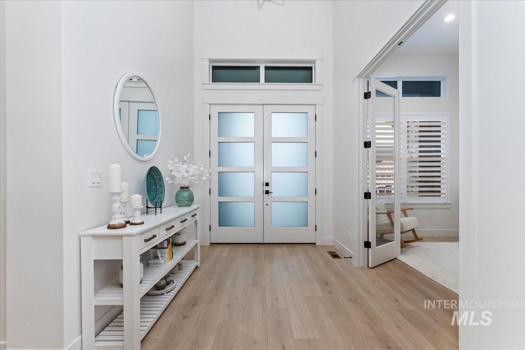 Photo of 207 S Eagles Roost Way, Eagle, ID 83616 (MLS # 98973837)