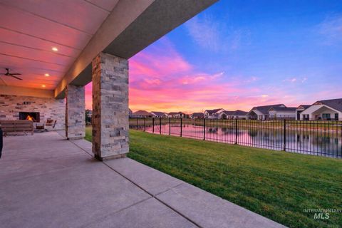 Photo of 207 S Eagles Roost Way, Eagle, ID 83616 (MLS # 98973837)