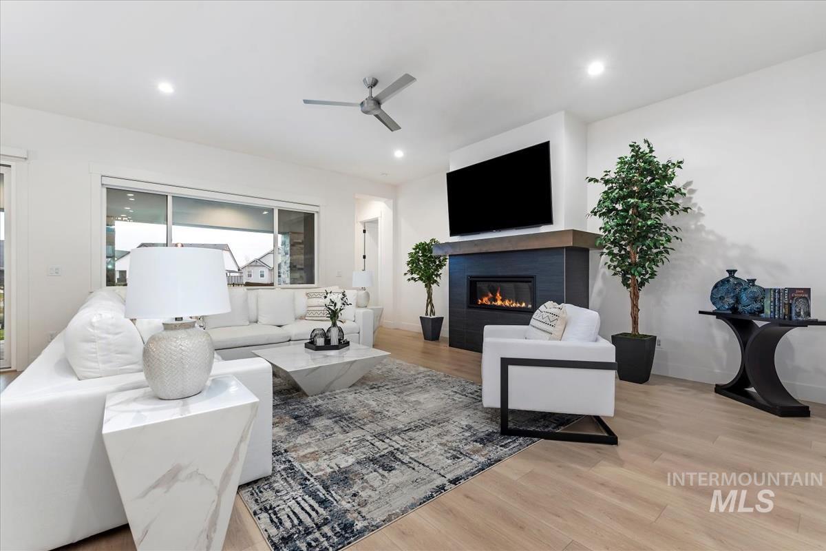 207 S Eagles Roost Way