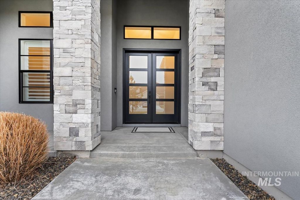 Photo of 207 S Eagles Roost Way, Eagle, ID 83616 (MLS # 98973837)