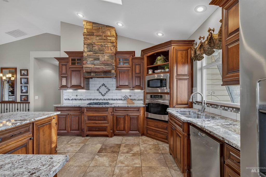 Photo of 3978 Foothill Dr, Lewiston, ID 83501 (MLS # 98973176)