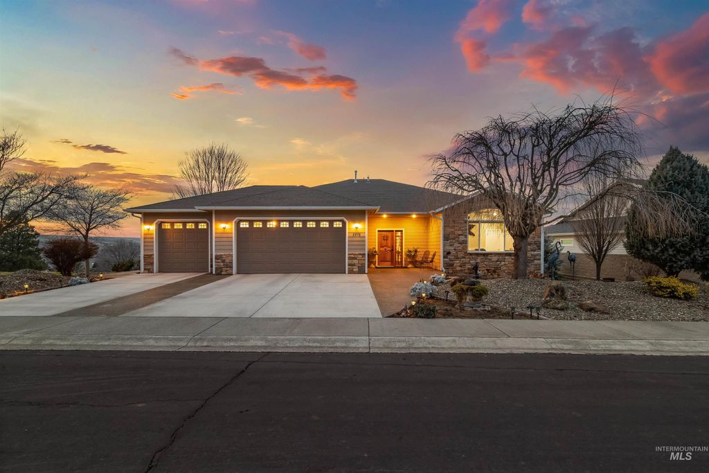 Photo of 3978 Foothills Dr, Lewiston, ID 83501 (MLS # 98973176)