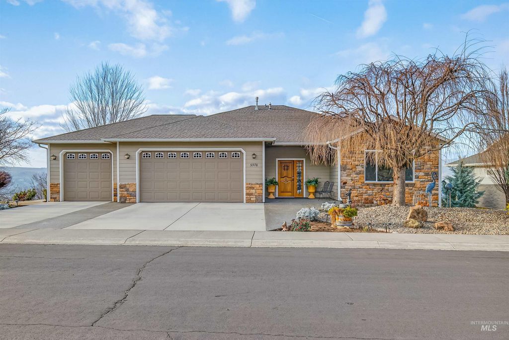 Photo of 3978 Foothills Dr, Lewiston, ID 83501 (MLS # 98973176)
