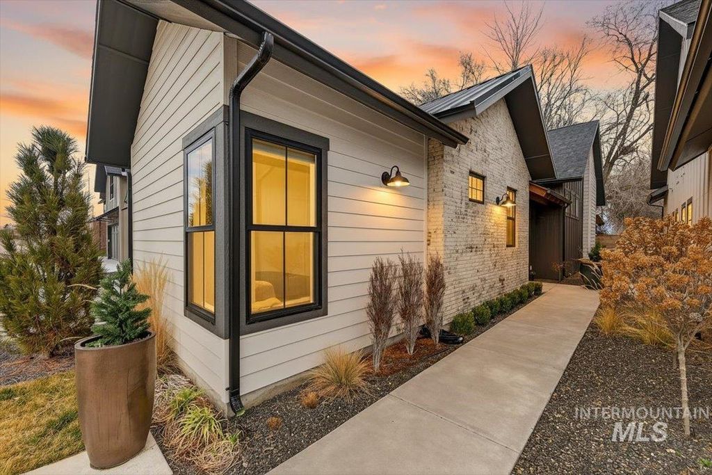 Photo of 152 S Carbon Rivet Ave, Eagle, ID 83616 (MLS # 98976832)