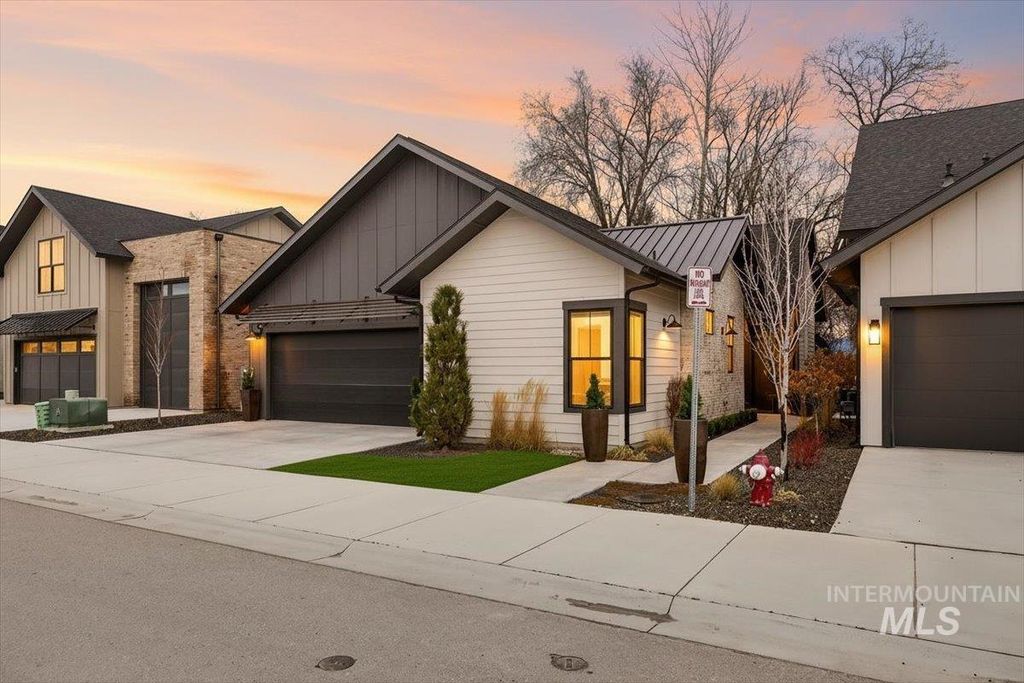 Photo of 152 S Carbon Rivet Ave, Eagle, ID 83616 (MLS # 98976832)