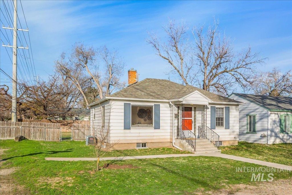 Photo of 1733 S Shoshone St, Boise, ID 83705 (MLS # 98977841)