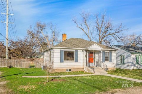 Photo of 1733 S Shoshone St, Boise, ID 83705 (MLS # 98977841)