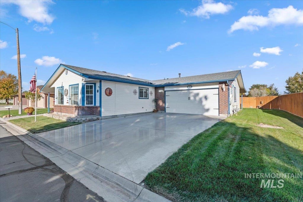 Photo of 1100 Burnett Drive #600 E, Nampa, ID 83651 (MLS # 99003807)