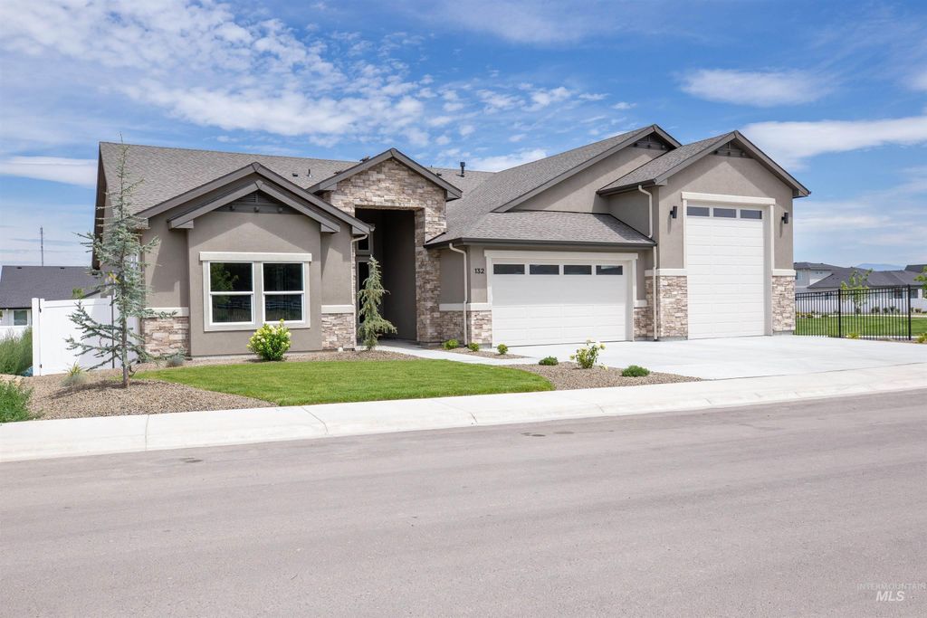 Photo of 132 E Heliotrope Drive, Meridian, ID 83642 (MLS # 98970745)
