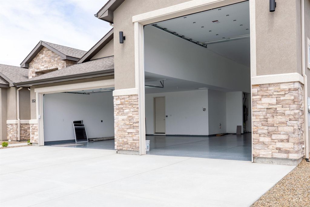 Photo of 132 E Heliotrope Drive, Meridian, ID 83642 (MLS # 98970745)