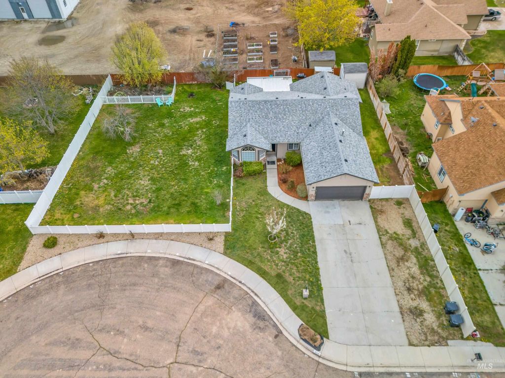 Photo of 3114 Teepee Ct, Nampa, ID 83686 (MLS # 98980613)