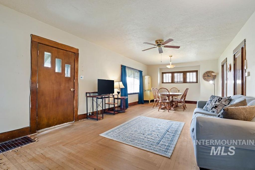 Photo of 925 2nd Ave S, Payette, ID 83661 (MLS # 98979856)