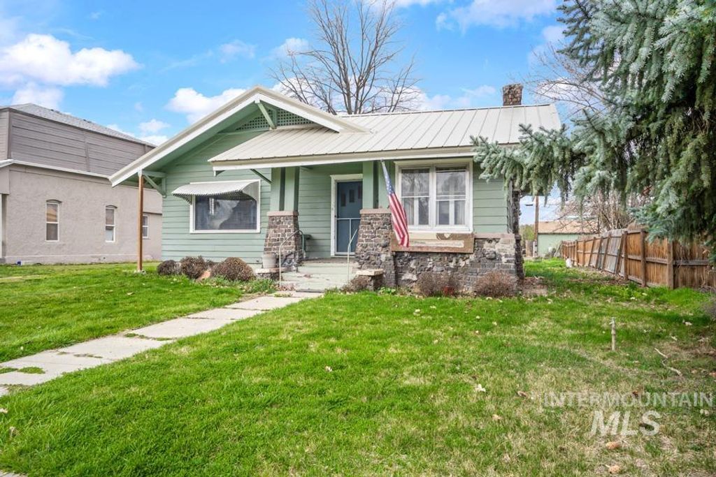 Photo of 925 2nd Ave S, Payette, ID 83661 (MLS # 98979856)