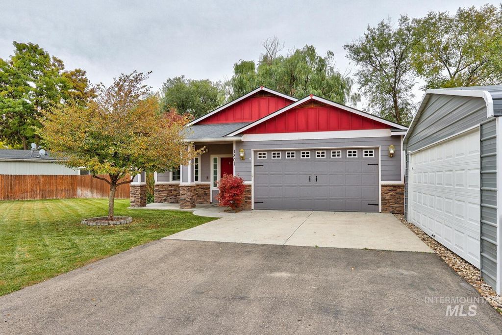 Photo of 1801 Iowa Ave, Nampa, ID 83686 (MLS # 98965934)