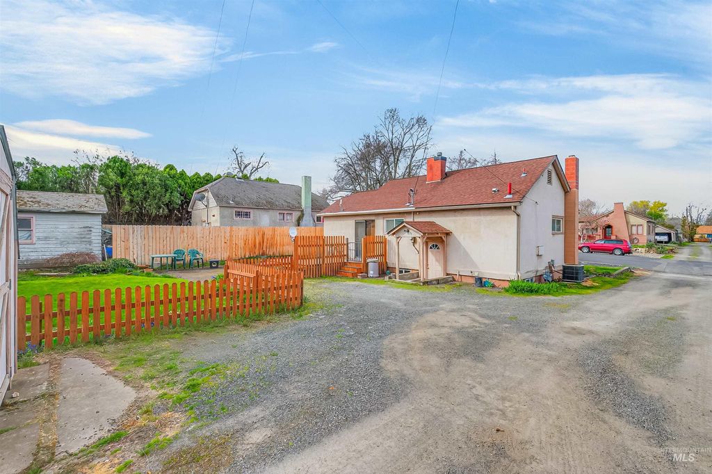 Photo of 1317 15th Street, Lewiston, ID 83501 (MLS # 98980106)