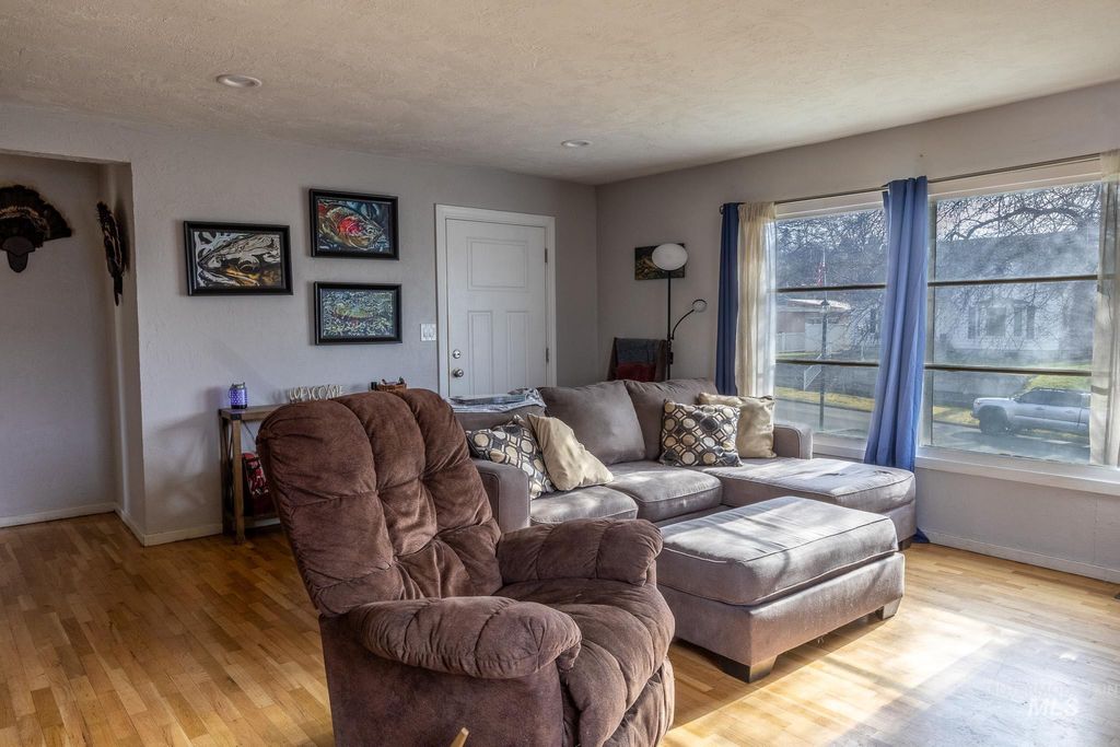 Photo of 112 W 18th Ave, Lewiston, ID 83501 (MLS # 98974322)