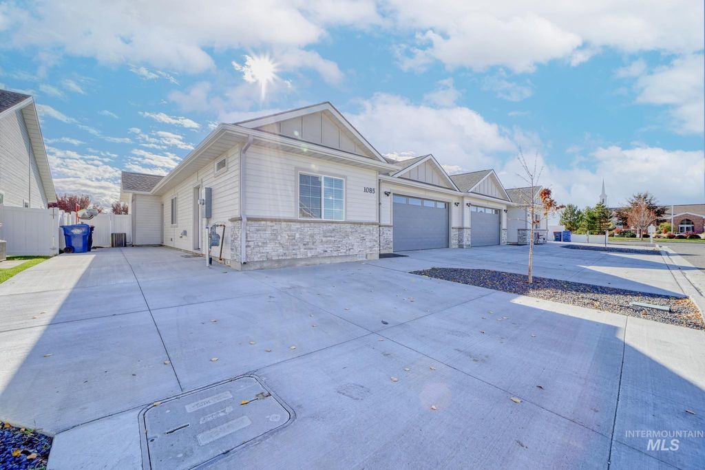 Photo of 1085 Easy Avenue, Twin Falls, ID 83301 (MLS # 98968605)
