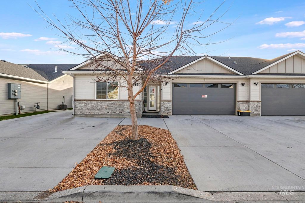 Photo of 1085 Easy Avenue, Twin Falls, ID 83301 (MLS # 98968605)