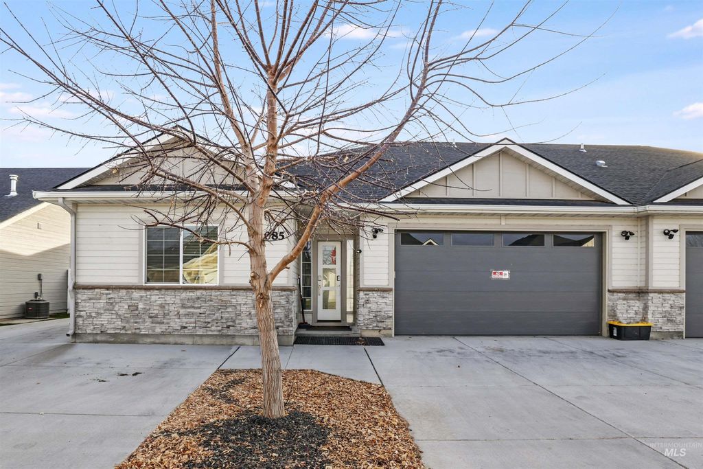 Photo of 1085 Easy Avenue, Twin Falls, ID 83301 (MLS # 98968605)