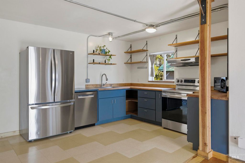 Photo of 856 E 8th St, Moscow, ID 83843 (MLS # 98979488)