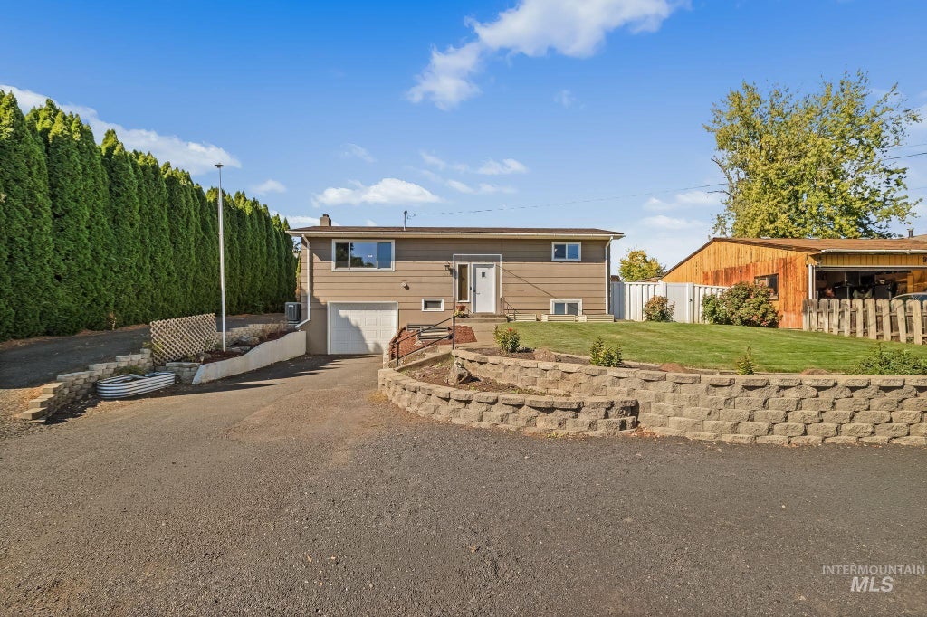 Photo of 3818 17th Street, Lewiston, ID 83501 (MLS # 99002286)