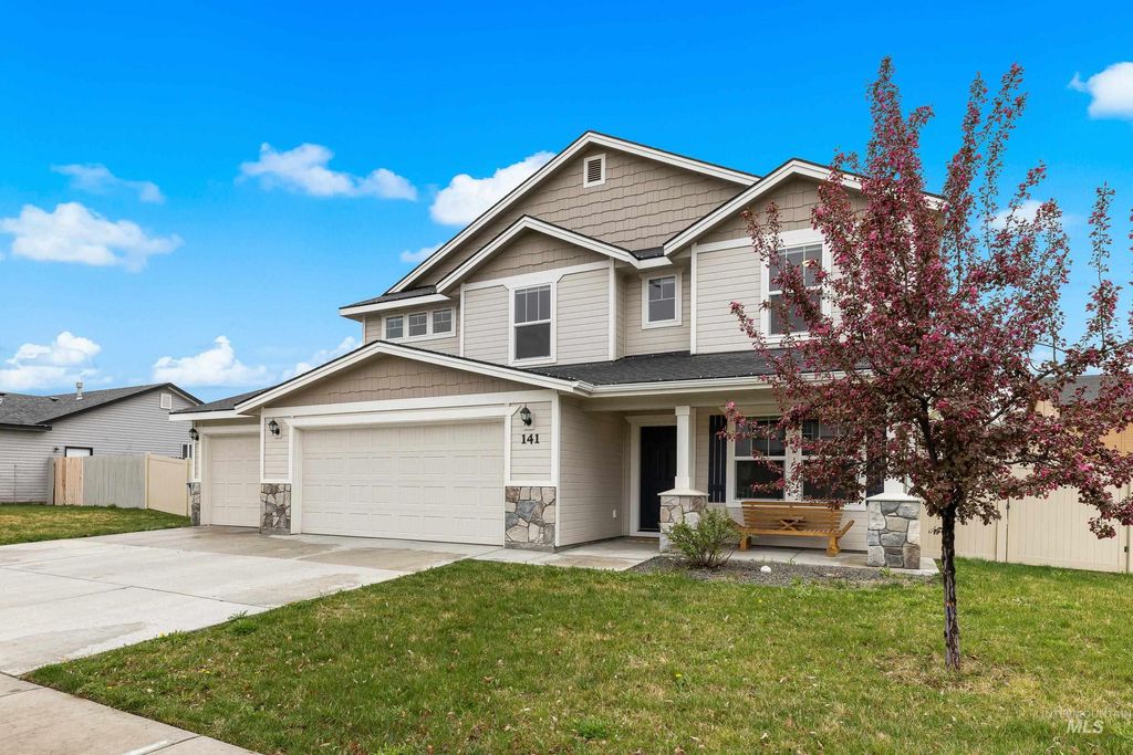 Photo of 141 SW Crimson, Mountain Home, ID 83647 (MLS # 98980763)