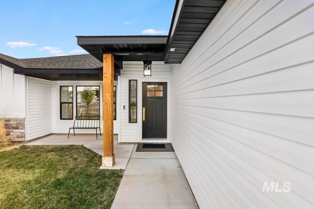 Photo of 1432 Clearwater Way, Twin Falls, ID 83301 (MLS # 98980419)