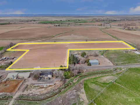 Photo of 1876 2900 South #a, Wendell, ID 83355 (MLS # 98965473)