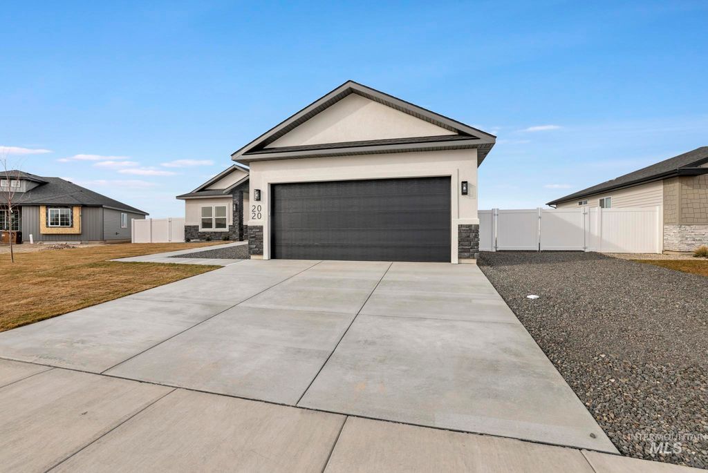 Photo of 2020 Lowline Ave, Twin Falls, ID 83301 (MLS # 98965105)