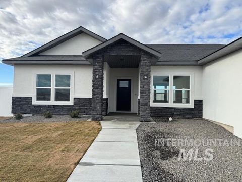 Photo of 2020 Lowline Ave, Twin Falls, ID 83301 (MLS # 98965105)