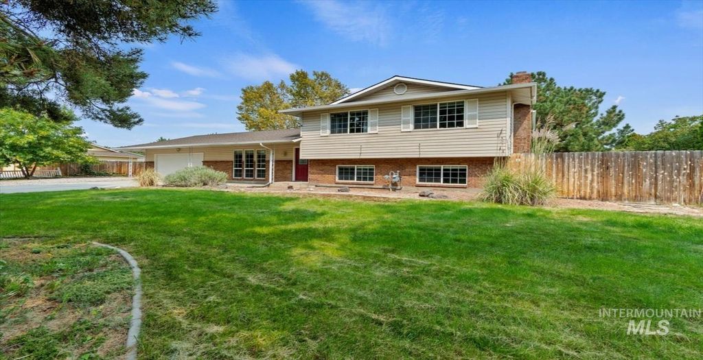 Photo of 7412 S Glenridge View Drive, Boise, ID 83709 (MLS # 98964605)