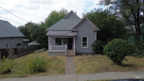 Photo of 1013 Logan ST, Moscow, ID 83843 (MLS # 98999997)