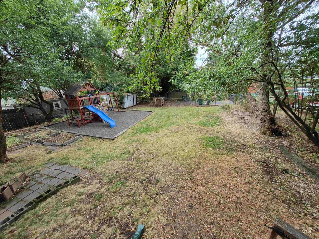 Photo of 1013 Logan ST, Moscow, ID 83843 (MLS # 98999997)