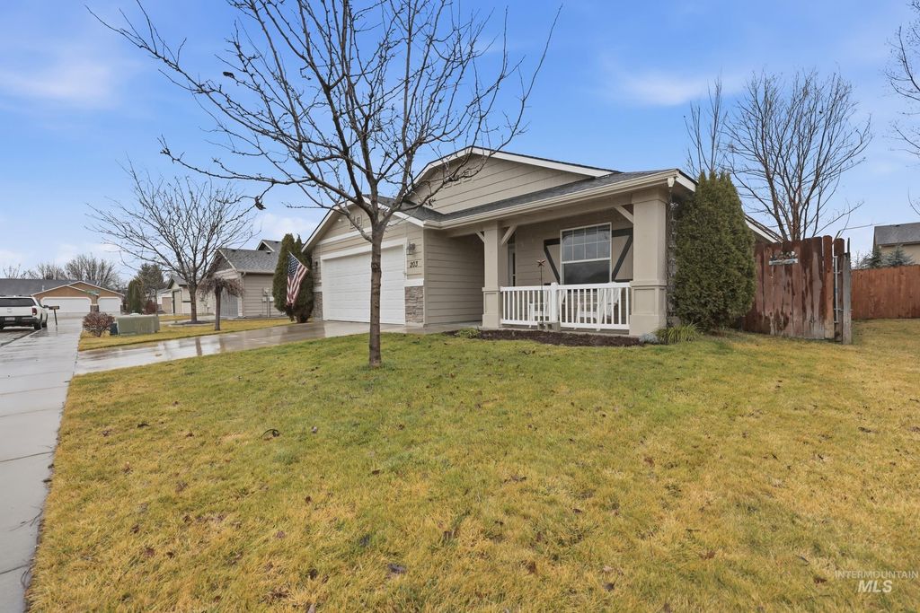 Photo of 203 E Walcott Lake Dr, Middleton, ID 83644 (MLS # 98976059)