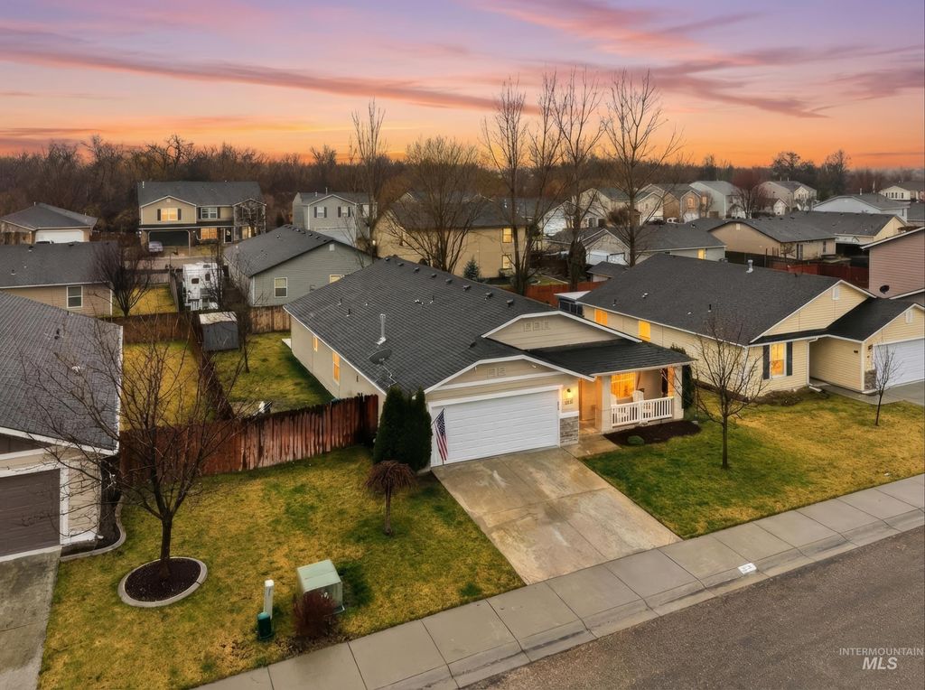 Photo of 203 E Walcott Lake Dr, Middleton, ID 83644 (MLS # 98976059)