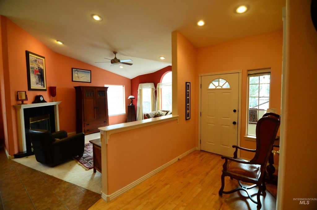 Photo of 690 S Granite Way, Boise, ID 83712 (MLS # 98972919)