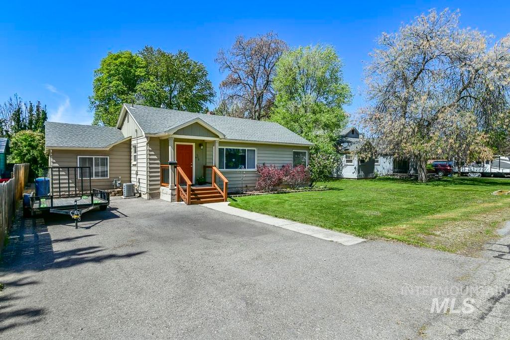 Photo of 223 S Eagleson Rd, Boise, ID 83705 (MLS # 98982998)