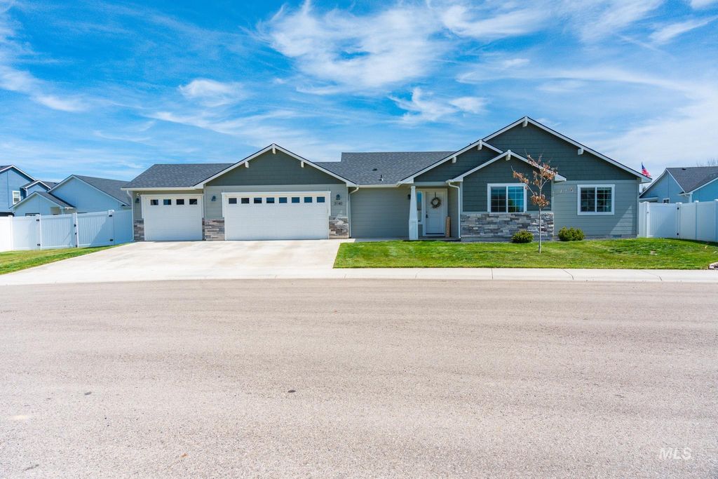 Photo of 3140 Nuno Dr, Fruitland, ID 83619 (MLS # 98981513)