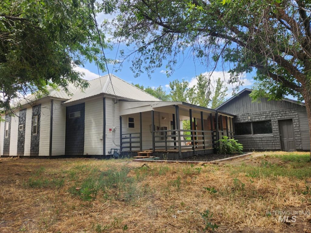 Photo of 82 NW 3rd St, Ontario, OR 97914 (MLS # 98951310)