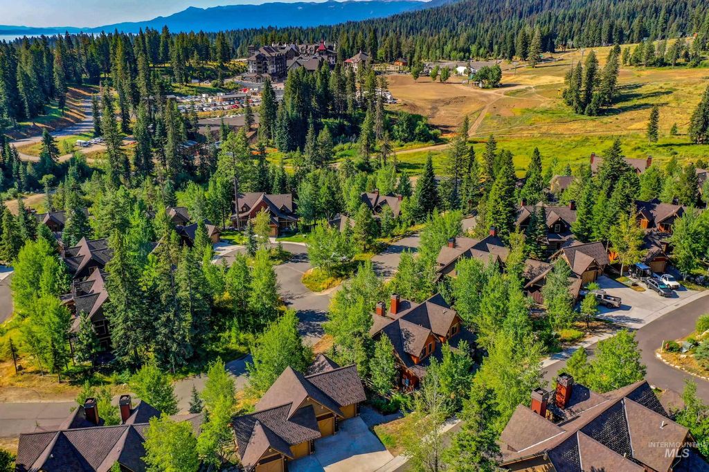 Photo of 17 Golden Bench Court, Donnelly, ID 83615 (MLS # 98970471)