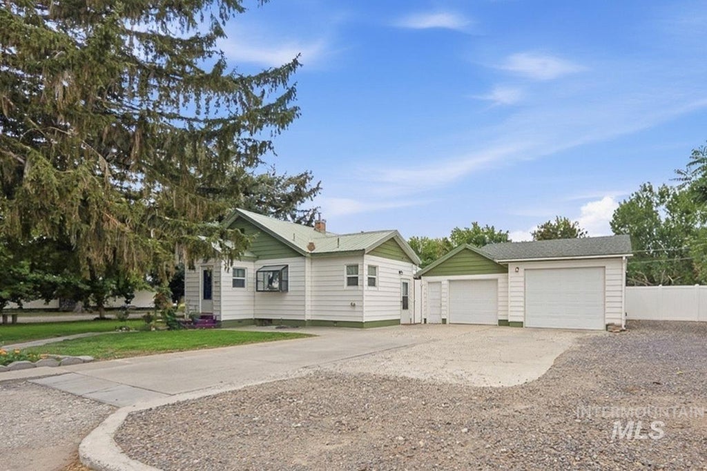 Photo of 418 E Ave B, Wendell, ID 83355 (MLS # 98999894)