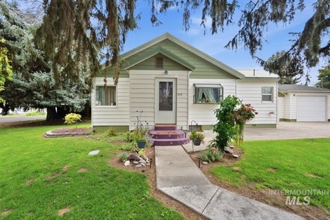 Photo of 418 E Ave B, Wendell, ID 83355 (MLS # 98999894)
