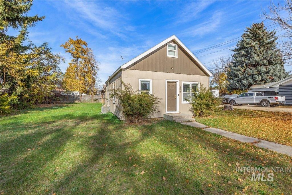 Photo of 912 E Amity Ave, Nampa, ID 83686 (MLS # 98966661)